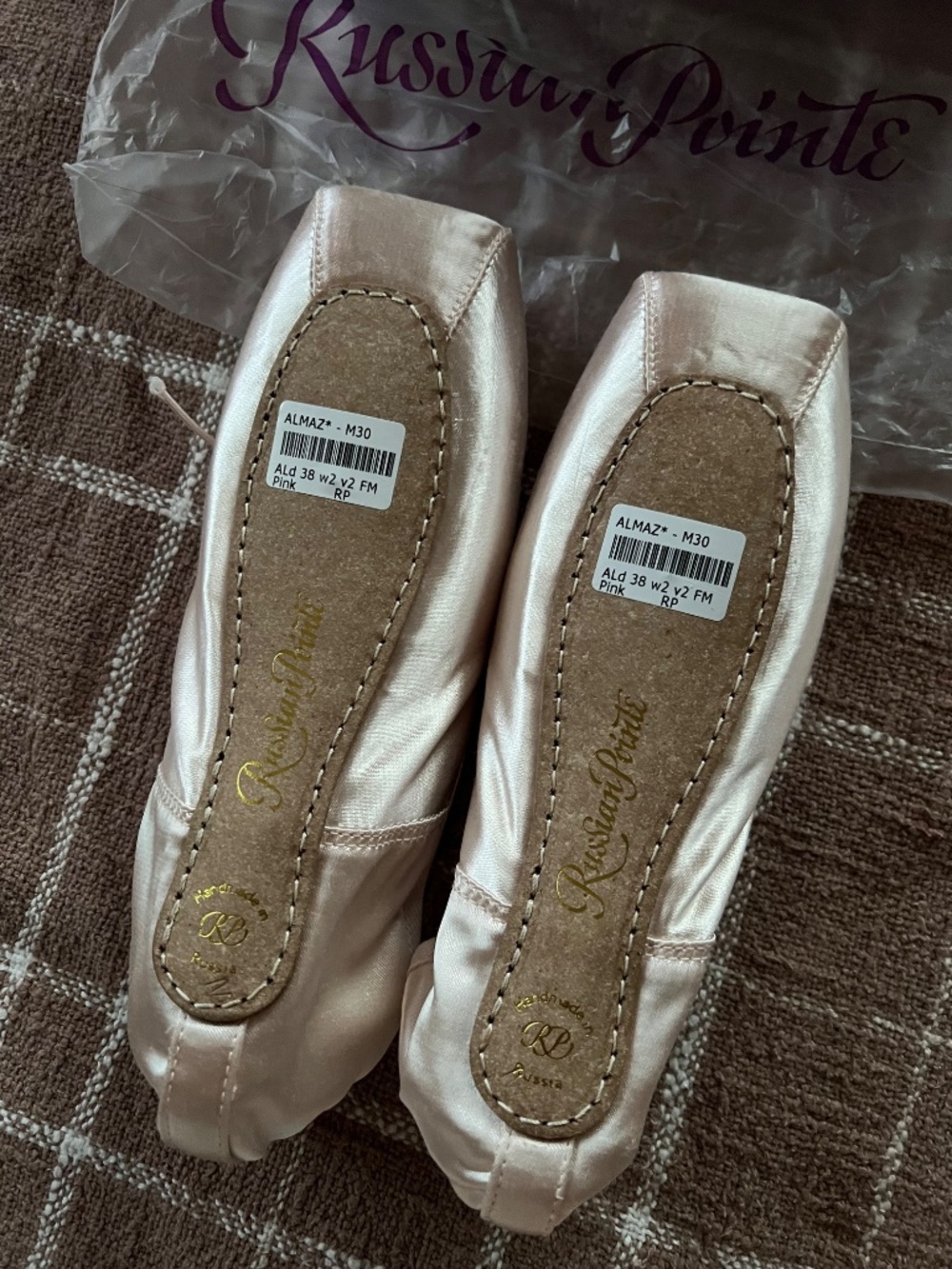 NWT Russian Pointe Almaz Pointe Shoes Sz 38 W2 V2 - Flexible M, U-Cut Drawstring - Picture 7 of 9